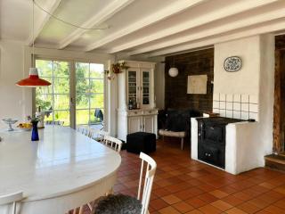 Historic Log House By Forest And Lake In Småland - 3