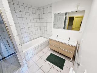 2 Bedrooms Private Parking Wifi TV - 6