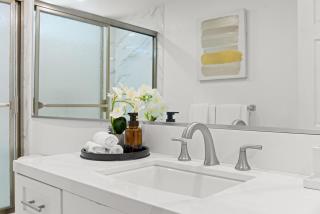 Stylish Getaway with Hot Tub - 5