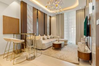 Bright 1BR Retreat with Pool Access Near The Palm & Dubai Marina Hotspots - 0