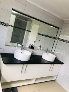 Dees Guest Lodge - 7