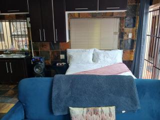 Cozy studio in westdene - 6