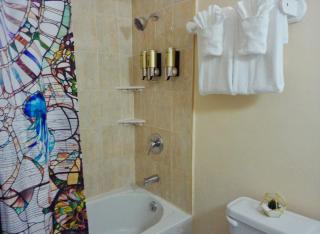 2 Bedroom Beachfront Condo with King Bed and Pool - 4