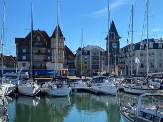 Vue mer exceptionnelle Studio avec Parking au Port de Deauville - 8
