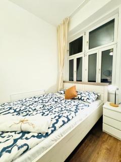 Spacious Stay for 10, 5BR Near Kaufpark Alterlaa - 4