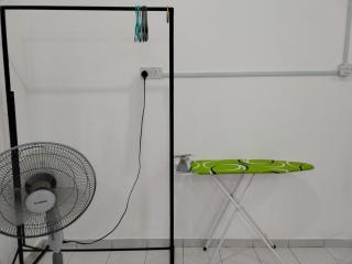 Rezquna Family Room - 9