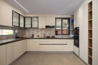 ELIVAAS Signature Cloud 7 Luxurious 4 BHK Villa with Pvt Pool - 4