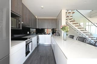 Gigi - Designer PH with 180° views of City, Moutain & Ocean - 3