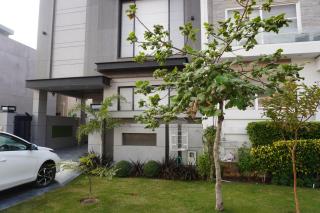 Stylish Room In Lahore DHA Phase 6 Near Raya - Lahore - 7