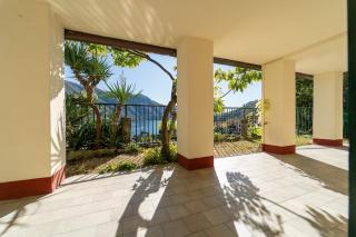 Lakefront apartment with breathtaking views - 1