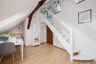 Modern Studios with Functional Furnishings Warsaw City Centre by Noclegi Renters - 8