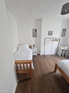 Leyland Town Centre Quiet Hub 2 bedroom 4 beds superfast WIFI free parking close to station and High Street - 7