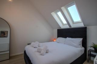 Modern 2-Bed Home in Swinton by MCPI Hosting, Perfect for Families & Contractors - 0