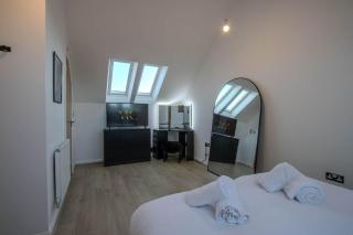 Modern 2-Bed Home in Swinton by MCPI Hosting, Perfect for Families & Contractors - 3
