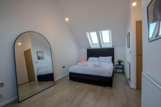 Modern 2-Bed Home in Swinton by MCPI Hosting, Perfect for Families & Contractors - 4