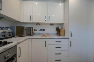 Modern 2-Bed Home in Swinton by MCPI Hosting, Perfect for Families & Contractors - 4