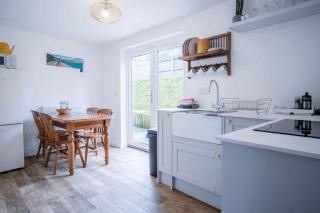 Yellow Cottage - 2 Bedroom Cottage - Dale - 7