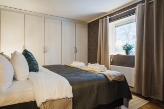 Guestly Homes - Spacious Top Floor 2BR Residence - 1