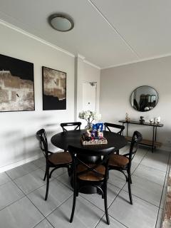 Elegant Lifestyle Apartment in Waterfall - 7