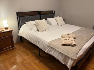 Le Lion Apartments - Darius - 3