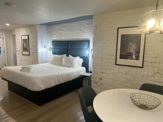 Stunning Suite with Kitchenette 1st Floor - 4