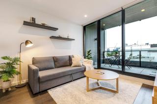 05WM Abnb-Style Apt in Melbourne with 2BR Plus Free Parking, Near Train & Queen Vic - 4