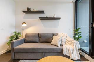 05WM Abnb-Style Apt in Melbourne with 2BR Plus Free Parking, Near Train & Queen Vic - 1