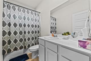 Single-Level 3BR for Crews Yard & Garage - 4