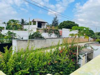 Tropical Courtyard Villa - 4