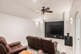 Spacious 4BR 3BA with Yard Mins to LakeLewisville - 7