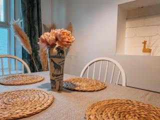 Twiga Cottage - Quiet 2 bed - Heart of town - Walk to beaches - 4