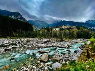 Link Way Hotel # Near Mall Road # Parking # Mountain view # River view Rooms - 7