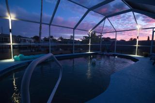 Peaceful Canal-Front Retreat Pool, Kayaks - 1