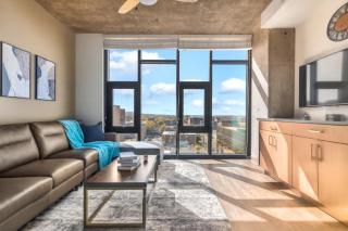 City Views 2BR Floor-to-Ceiling Windows - 3