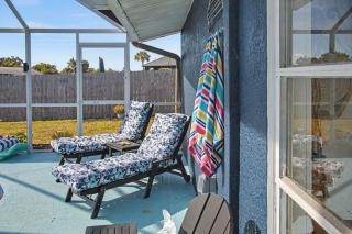 Peaceful Canal-Front Retreat Pool, Kayaks - 7