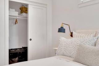 NEW Venice Rose Ave Retreat with Sunset Deck - 8