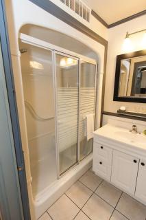 Gaspereau Suite -Jacuzzi, KngBd, DT - 5