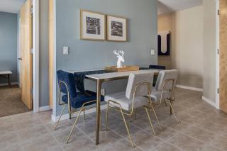 Stylish Mountain View Condo with Gym - 5