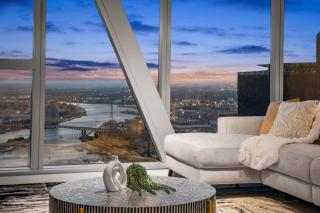 Executive City Retreat - Incredible Views and Parking! - 5