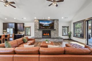 Paradise on Pioneer - New 6 Bedroom w Pool Table - 5