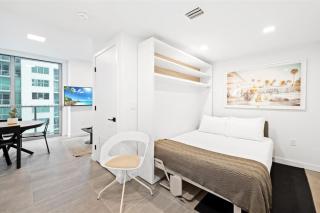 Spacious Ocean View Studio Downtown Pool Gym - 4