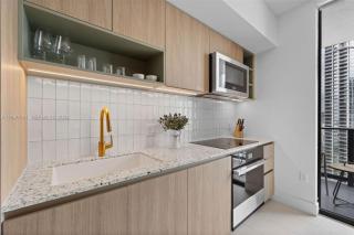 Spacious 2 Bedroom Corner Unit Wraparound Balcony - 1