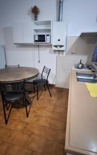 Casa con pileta de uso exclusivo a 5 cuadras de McDonald's - 2