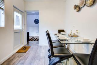 Newly Refurbished 3 Bed 2.5 Bath House in Staines - 5