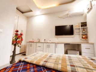SUNNY LUXURIOUS STAY - Comfort with Luxury Feel - Near LPU & Phagwara - 7