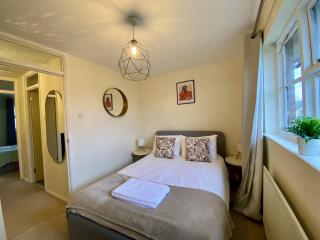 Comfortable 2 Bedroom House in Bracknell - 4