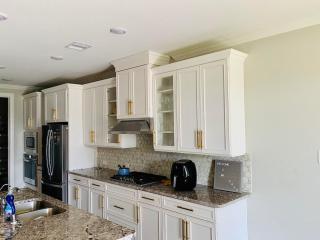 Charming Retreat Modern Luxury Family Sleeps 10 - 8