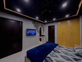 The Billionaire Suite By Phoenix Apartments - 9