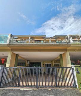 Spacious Family 4BR House near Lake Garden Zoo Taiping with Free WiFi and Netflix - 9