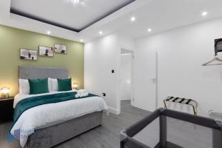 Large Comfy 4 Bedroom House, Ideal for Workers, FREE Parking - 1